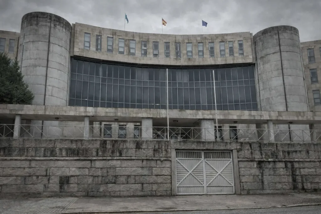 Vista exterior del edificio de la Audiencia Provincial de A Coruña, sede judicial situada en Santiago de Compostela
